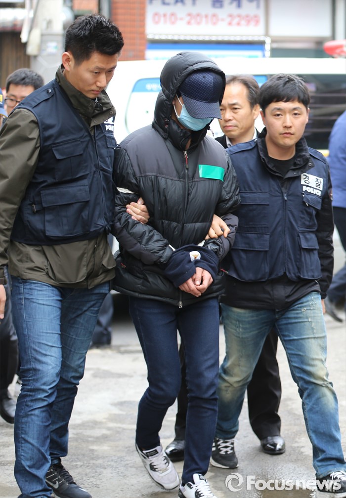 [포커스포토] 현장검증 장소 들어서는 피의자 박모씨