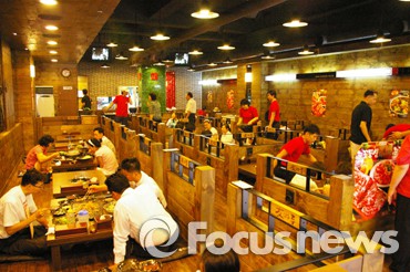 고깃집 예약 중 차 견인, 5만원만…쪼잔한 유학파 사기범 구속