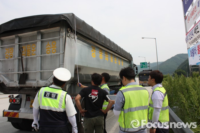 전북 고속도로순찰대, 적재함 불법 개조 차량 집중 단속