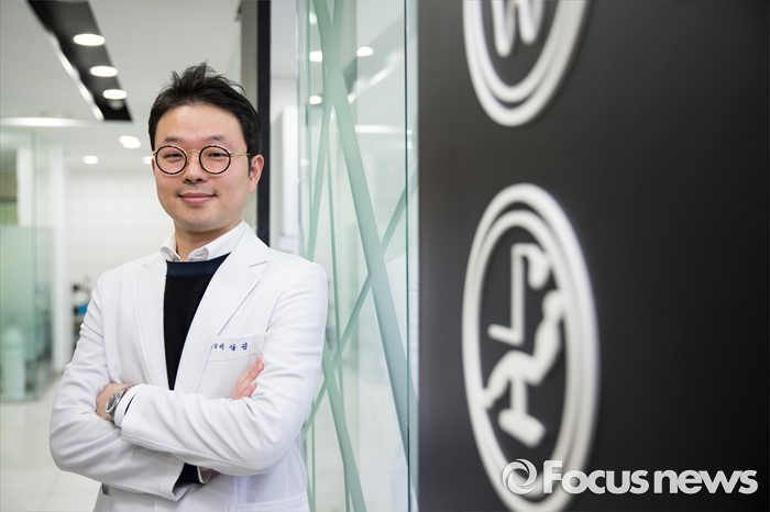 [포토] 압구정 오늘안치과 이상길 원장