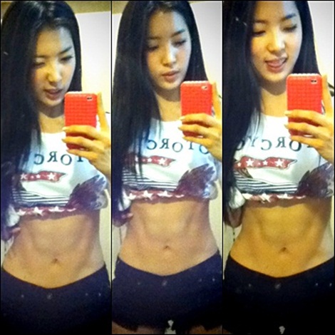 브레이브 걸스‘ 은영, 남자 못지 않은 슈퍼 꿀복근 화제