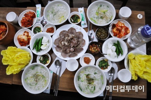[가마솥] 한우의 참맛, ‘손 칼국수’와 ‘수육’으로 맛본다