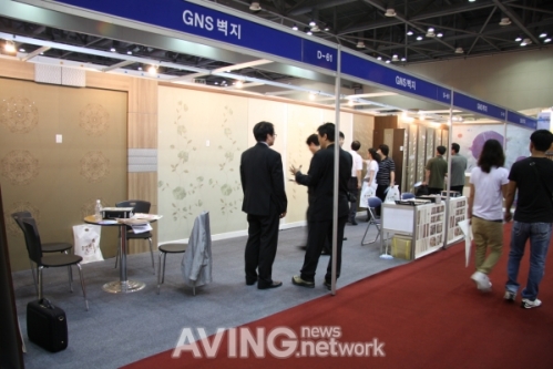 GNS벽지, 기능성 레자자수벽지 전시