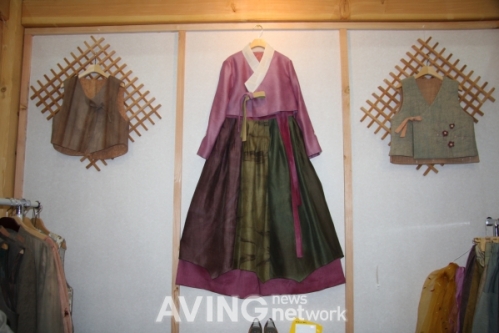 쪽빛노을, 천연색을 이용한 은은한 퓨전한복 전시