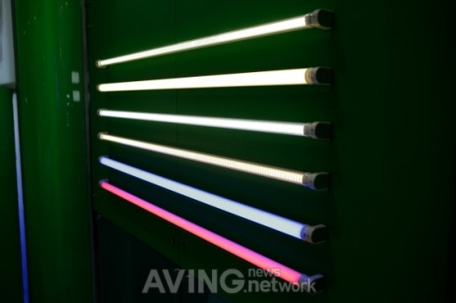 [LED EXPO&OLED EXPO 2011] 디아이씨, SMD LED 형광등 등 다양한 제품 전시