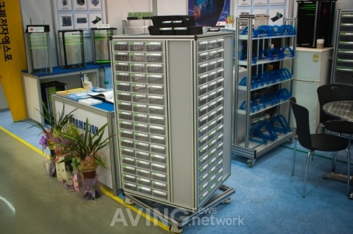 [IT EXPO 2011 현장] 동방상사, PCB 보관용 Magazine Rack 전시