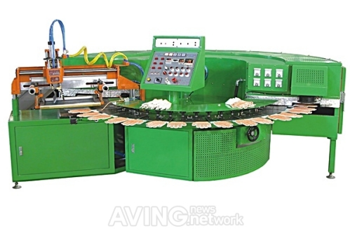 [KORTEX 2011] 동성정밀, 자동급유장치로 유지보수 간편한 장갑편직기 선보인다