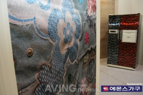 [경향하우징페어 현장] 찌고 빨아서 독성 완전 제거한 친환경 섬유벽지