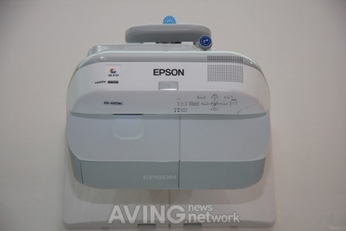 트리엠, 초 근거리 프로젝터 EB-485Wi 모델 선보여