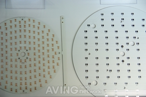 [LED EXPO & OLED EXPO 2012 현장] 디아이씨, 친환경 고효율 LED PCB 및 램프 전시