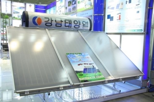 [신재생에너지대전 현장] 강남, 자연순환형 태양열 온수기 선보여