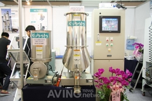 [KOREA CHEM 2014] 삼보계량시스템, SK-IT 시스템 적용한 Kubota 분입체 기기 선보여