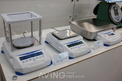 [KOREA LAB] 한성계기, 고해상도 LCD 탑재한 정밀전자저울 시리즈 선보여