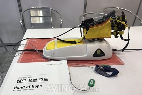 [KIMES 2018] 우림테크놀로지, 근본적으로 손 재활치료하는 핸드오브호프 선봬