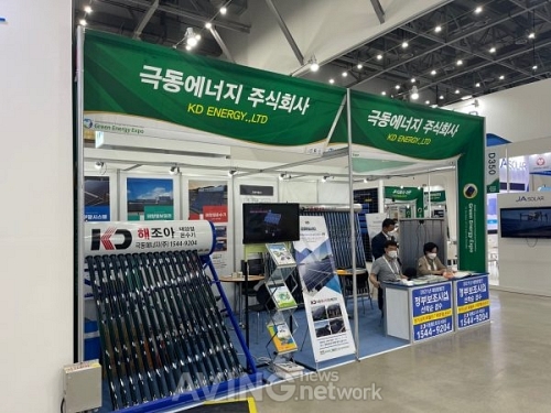 [2021 국제그린에너지엑스포 현장인터뷰] 극동에너지, 난방비는 낮추고 효율성은 높인 보일러 겸용 태양열 난방시스템 선보여