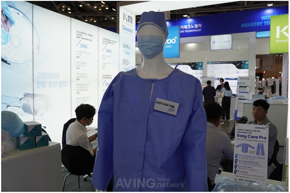 케이엠헬스케어, KIMES BUSAN 2023서 체온 유지 기능 갖춘 일회용 수술용 환자복 선보여… 감염 위험 최소화