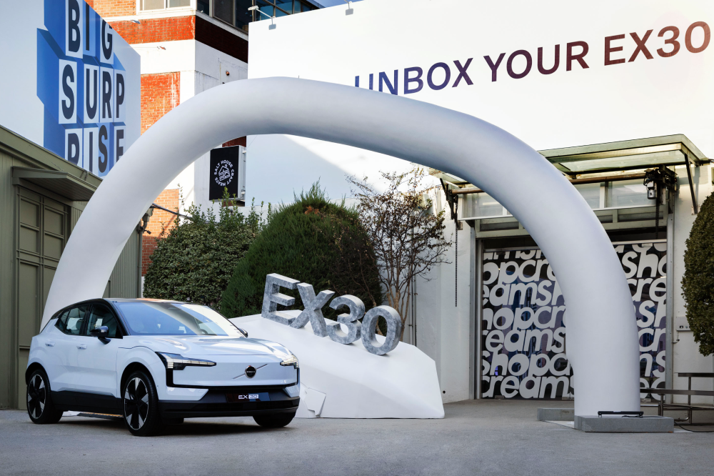 볼보자동차코리아, 성수동 피치스 도원서 팝업스토어 UNBOX YOUR EX30 오픈... EX30의 매력 체험해보길