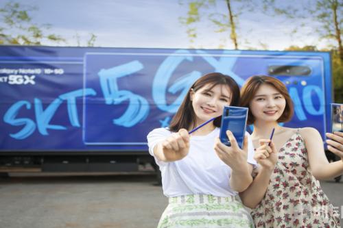 SK텔레콤만의 갤럭시 노트10 블루 , 전국 각지서 만난다