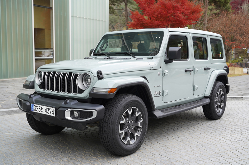 [시승기] 대체할 수 없는 자유로운 SUV, 지프 랭글러 사하라 파워탑