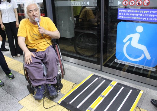 시각장애인 사고에 뻔뻔한 서울메트로