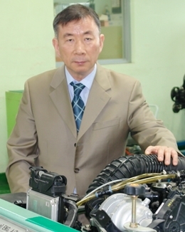 ‘장애인 카매니저’ 지체장애인 김관권 교수