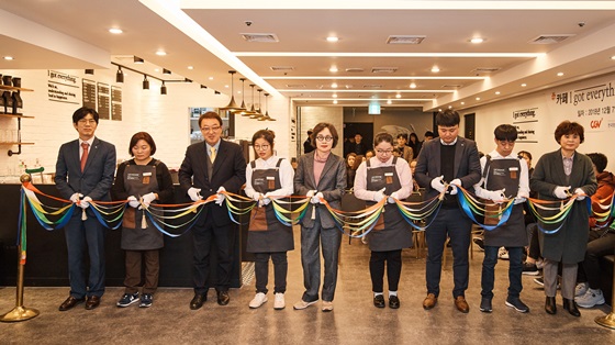 CGV광주첨단에 중증장애인 채용 카페 오픈