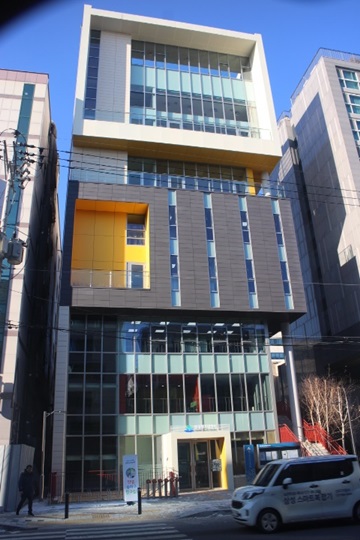 개관한 ‘잠실청소년센터’ 장애인 이용 불편