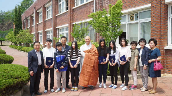 안동 봉황사 3년째 장학금 전달
