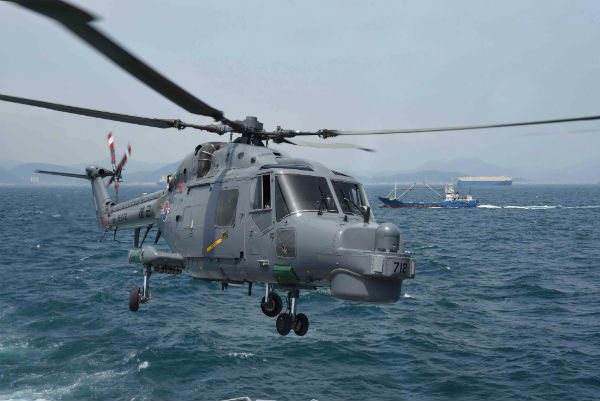동해상 추락 링스헬기(Lynx Helicopter), 탑승3명 생사 아직 확인 안 돼