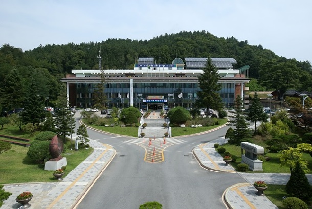 전기 없이 53년...홍천 내촌 화상대2리 연못골 마을에 전기 공급