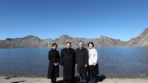 北 조선중앙통신, 남북정상 백두산행 민족사에 특기할 역사적 사변