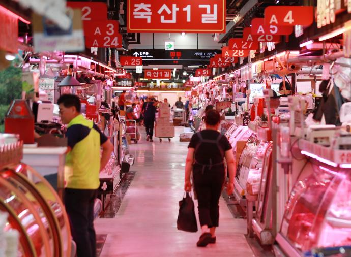 정육점 돼지고깃값 줄인상...경매량 절반으로 떨어져