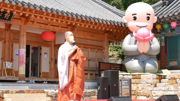 밀양 용궁사 사명 연꽃문화제...어린이에게 창작 즐거움을