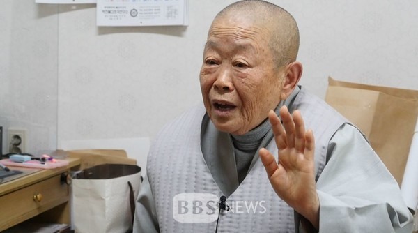 일현 스님 한글도 아는 분이 많지 않았지만, 천수경 외우며 기도했던 신심이 대단했던 시절