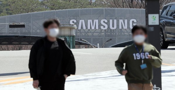 검찰, 삼성전자.웰스토리 동시 압수수색...경영권 불법승계 의혹 겨냥