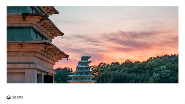 국립중앙박물관, 유리건판속 익산 미륵사지 석탑 공개