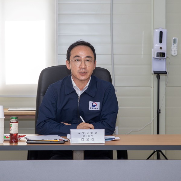 [포토뉴스]김오진 차관, 서부내륙고속도 건설 현장 점검