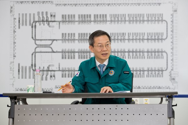 [포토뉴스]이종호 과기정통부 장관, 중부권우편광역물류센터 현장 점검