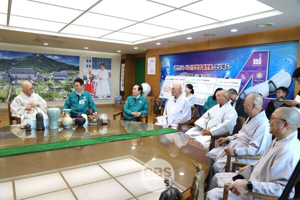 진우스님,  경북산불 이재민 위한 12억원 상당 물품 전달