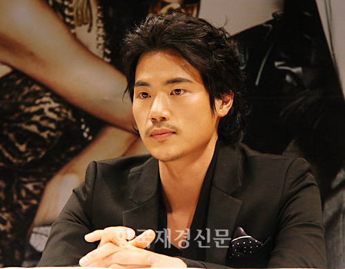 [JK포토] 경청하는 김강우,마린보이 되었어요~