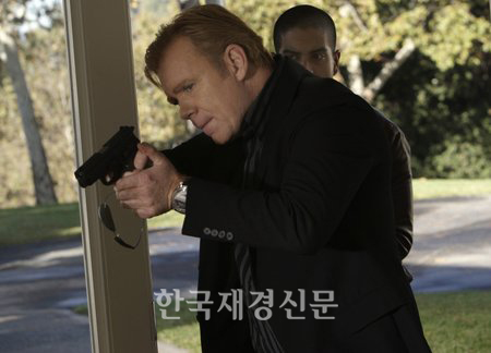 ‘CSI 마이애미’ 데이비드 카루소, 여친에서 피소