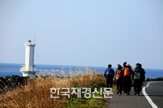 진에어, 친환경테마여행 제주올레 문학투어 진행