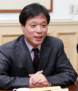 굿맨상사 김종식 회장, 고대 발전기금 1억 기부