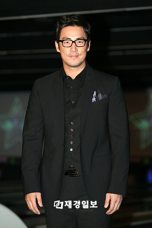 배우 김성수, 내년 결혼설 “구체적으로 정해진 사항 없어”