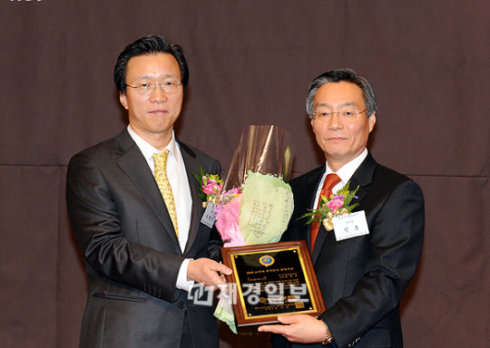 [JK포토]2010 소비자 권익증진 경영대상 고객지향서비스 부문 한국자산관리공사 수상