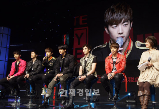아시아 투어 중인 2PM, 일본팬 300여명 팬미팅 성황리에 마쳐