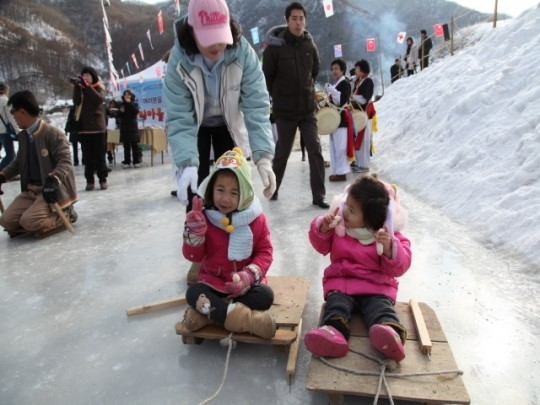 완주군 동상면 밤티마을 얼음 썰매장 개장