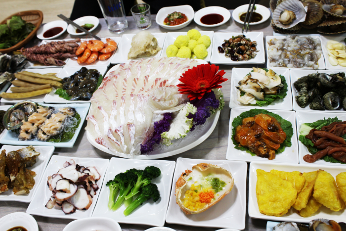 여수맛집 네티즌 평가좋기로 소문난‘군산횟집’의 인심과 푸짐함에 반해