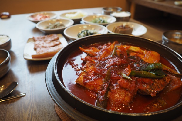 [맛집탐방] 아름다운 섬 제주도의 소문난 맛집 이금돈지 의 맛 속으로 빠져보자