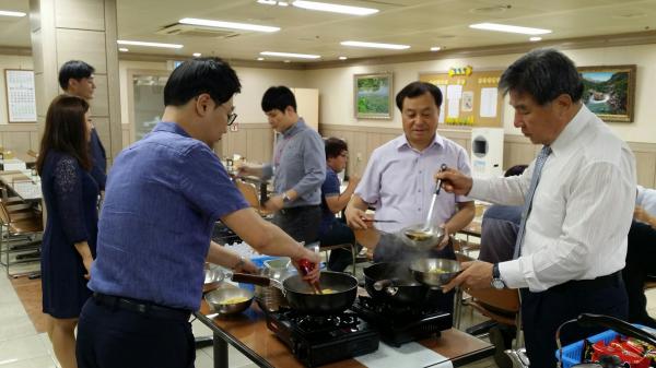 동두천시장, 구내식당 방문 직원 격려